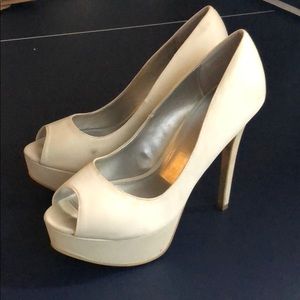 Off white pumps with sparkle detail